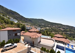 Двухэтажная вилла с видом на море