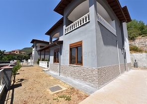 Двухэтажная вилла с видом на море