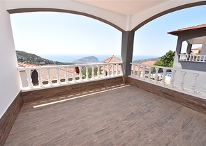 Двухэтажная вилла с видом на море