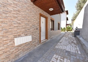 Двухэтажная вилла с видом на море