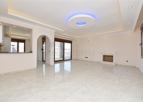 Двухэтажная вилла с видом на море