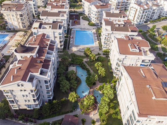 Квартира 2+1 с мебелью с видом на бассейн в Анталии