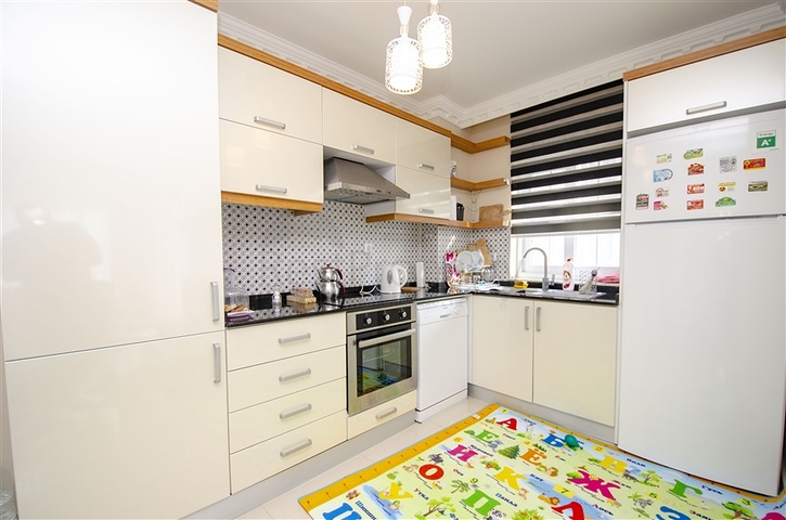 Квартира 2+1 с мебелью с видом на бассейн в Анталии