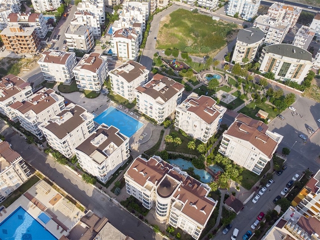 Квартира 2+1 с мебелью с видом на бассейн в Анталии