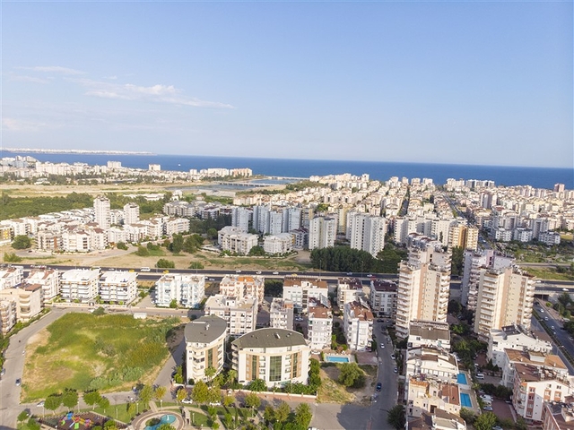 Квартира 2+1 с мебелью с видом на бассейн в Анталии