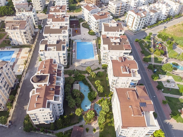 Квартира 2+1 с мебелью с видом на бассейн в Анталии