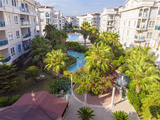 Квартира 2+1 с мебелью с видом на бассейн в Анталии