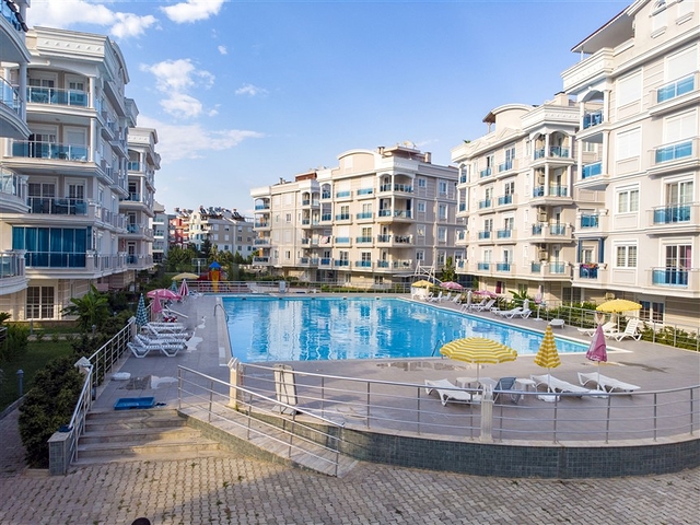 Квартира 2+1 с мебелью с видом на бассейн в Анталии