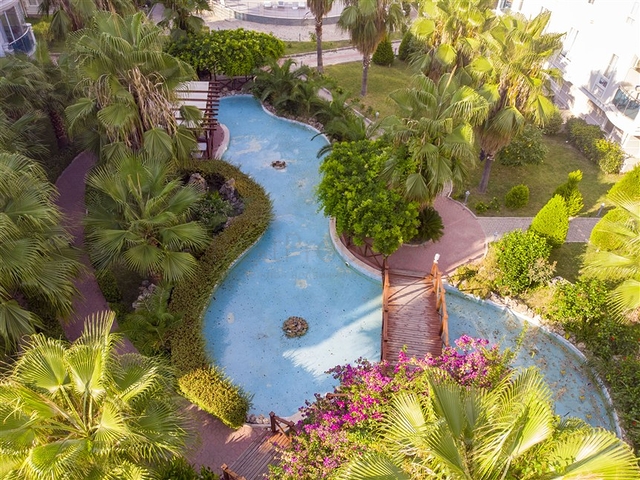 Квартира 2+1 с мебелью с видом на бассейн в Анталии