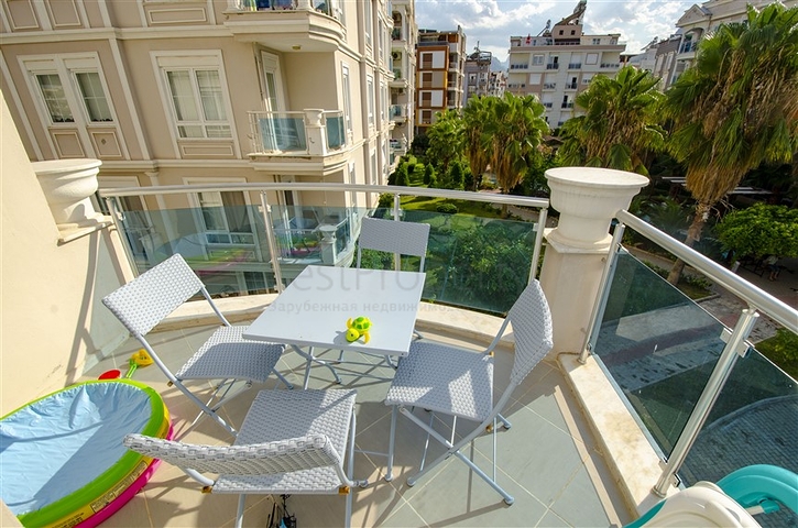 Квартира 2+1 с мебелью с видом на бассейн в Анталии