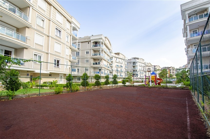 Квартира 2+1 с мебелью с видом на бассейн в Анталии