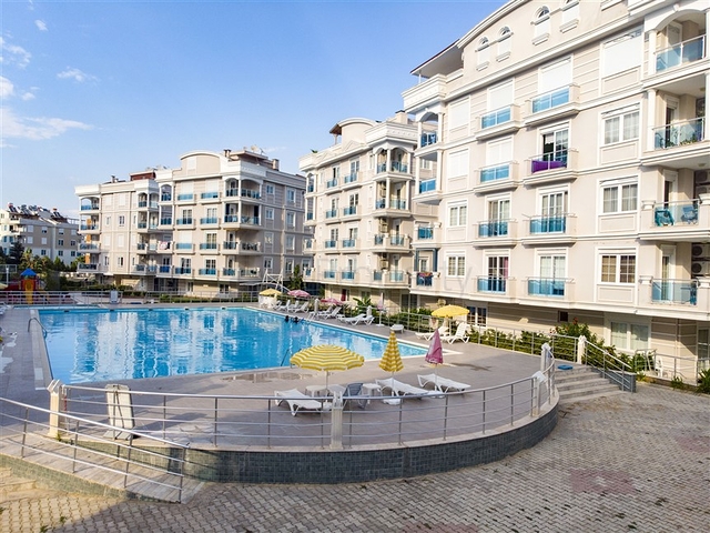 Квартира 2+1 с мебелью с видом на бассейн в Анталии