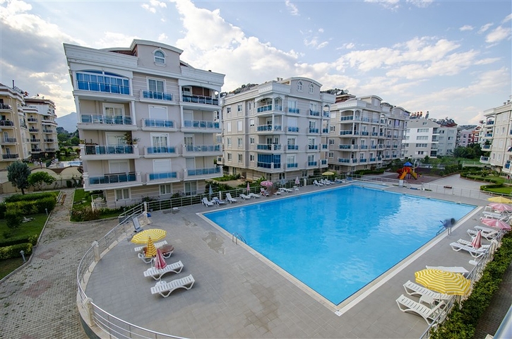 Квартира 2+1 с мебелью с видом на бассейн в Анталии