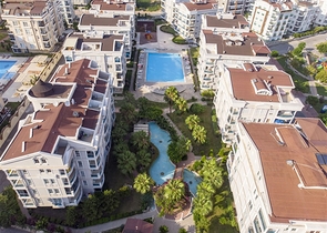 Квартира 2+1 с мебелью с видом на бассейн в Анталии