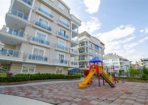 Квартира 2+1 с мебелью с видом на бассейн в Анталии