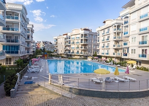 Квартира 2+1 с мебелью с видом на бассейн в Анталии
