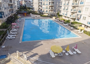 Квартира 2+1 с мебелью с видом на бассейн в Анталии