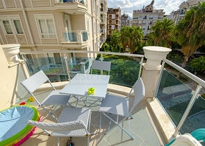 Квартира 2+1 с мебелью с видом на бассейн в Анталии