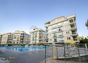 Квартира 2+1 с мебелью с видом на бассейн в Анталии