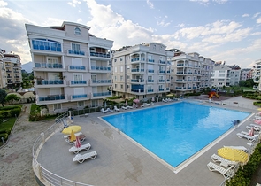 Квартира 2+1 с мебелью с видом на бассейн в Анталии