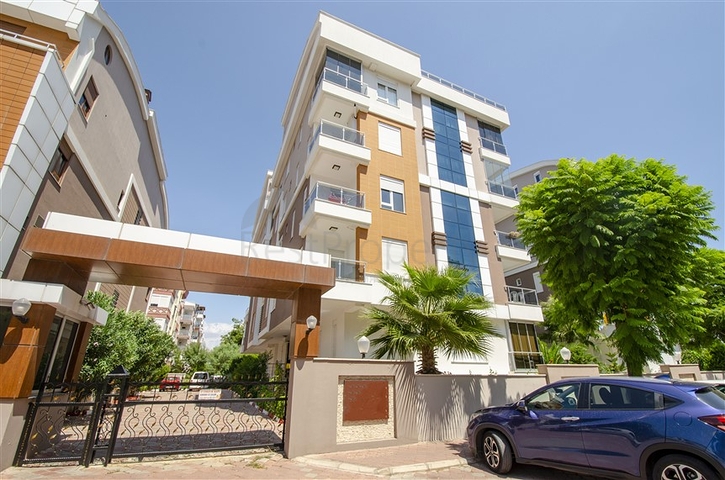 Пентхаус 5+1 с мебелью в 150 метрах от моря в Анталии