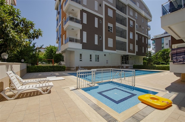 Пентхаус 5+1 с мебелью в 150 метрах от моря в Анталии