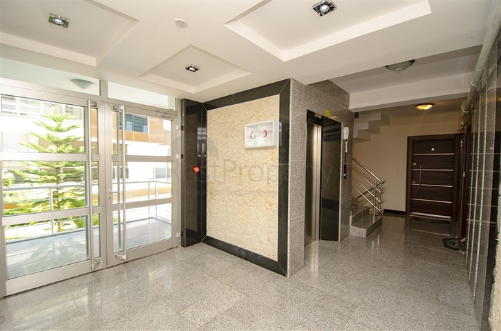 Пентхаус 5+1 с мебелью в 150 метрах от моря в Анталии