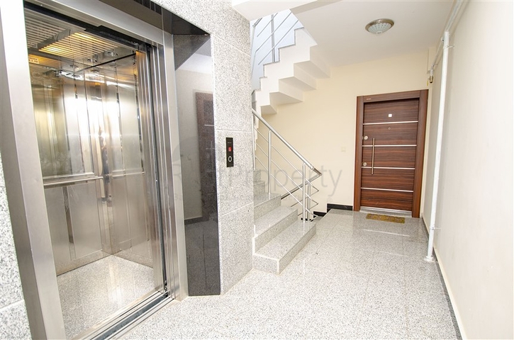 Пентхаус 5+1 с мебелью в 150 метрах от моря в Анталии