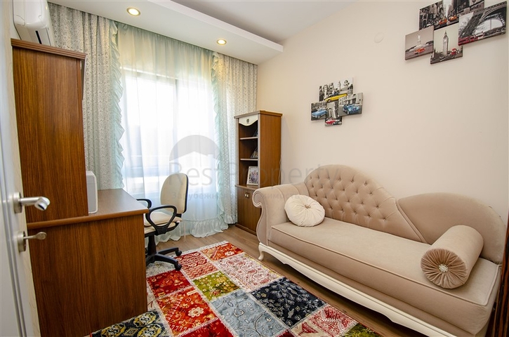 Пентхаус 5+1 с мебелью в 150 метрах от моря в Анталии