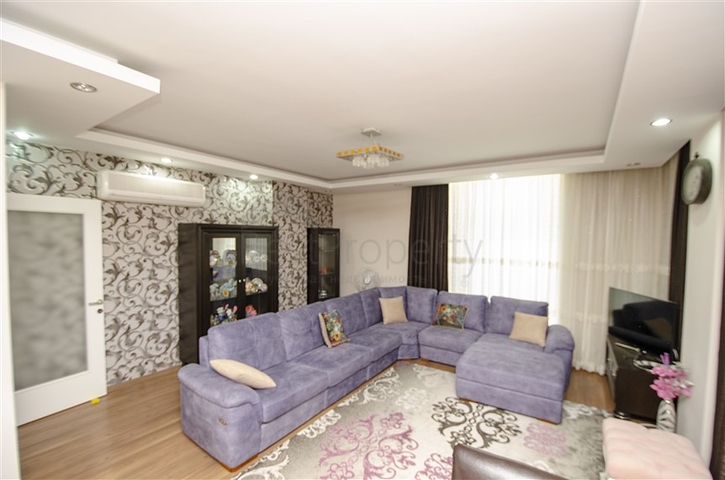 Пентхаус 5+1 с мебелью в 150 метрах от моря в Анталии