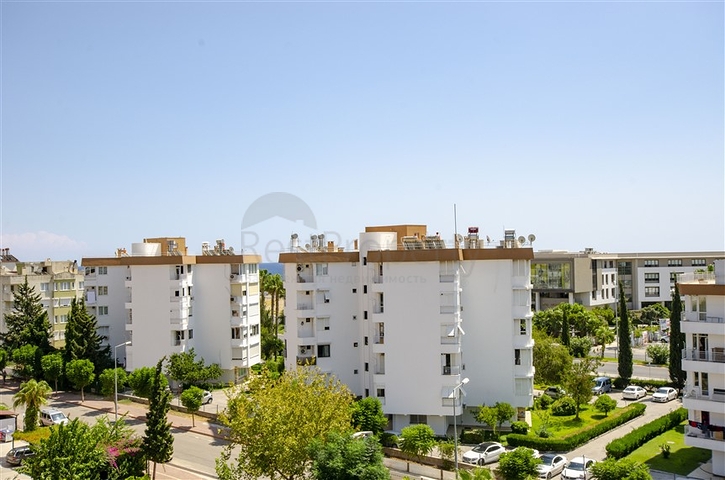 Пентхаус 5+1 с мебелью в 150 метрах от моря в Анталии