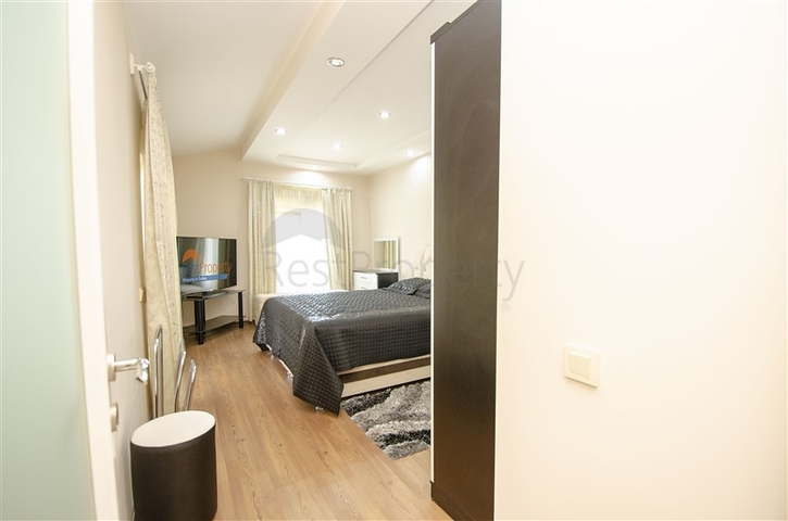 Пентхаус 5+1 с мебелью в 150 метрах от моря в Анталии