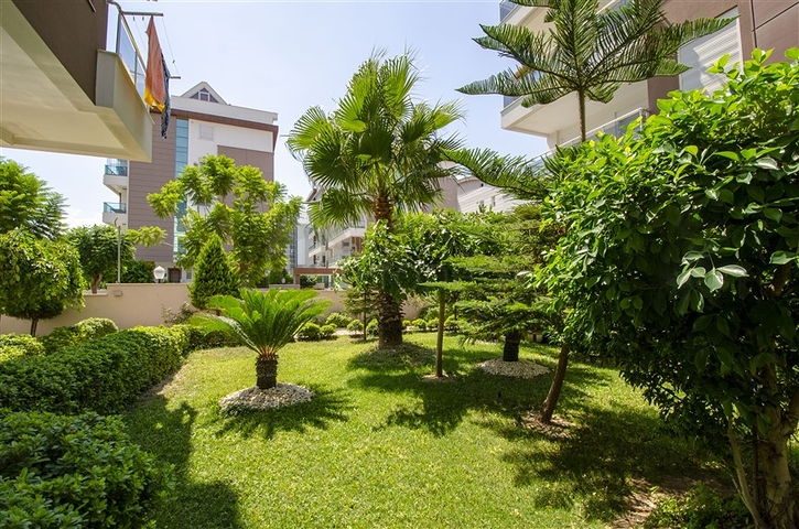 Пентхаус 5+1 с мебелью в 150 метрах от моря в Анталии