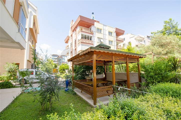 Пентхаус 5+1 с мебелью в 150 метрах от моря в Анталии