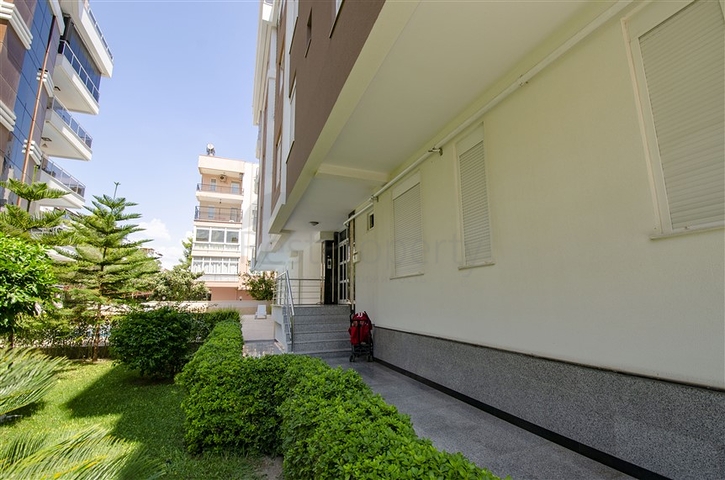 Пентхаус 5+1 с мебелью в 150 метрах от моря в Анталии