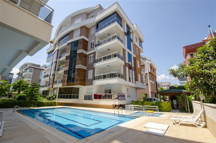 Пентхаус 5+1 с мебелью в 150 метрах от моря в Анталии