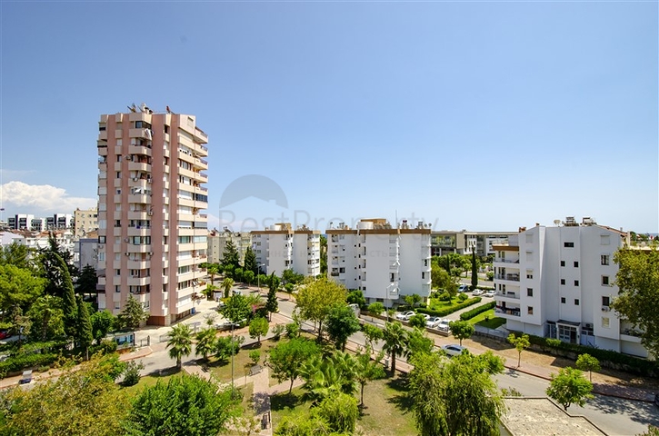 Пентхаус 5+1 с мебелью в 150 метрах от моря в Анталии