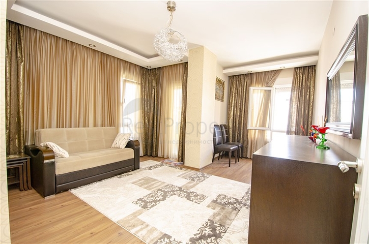 Пентхаус 5+1 с мебелью в 150 метрах от моря в Анталии