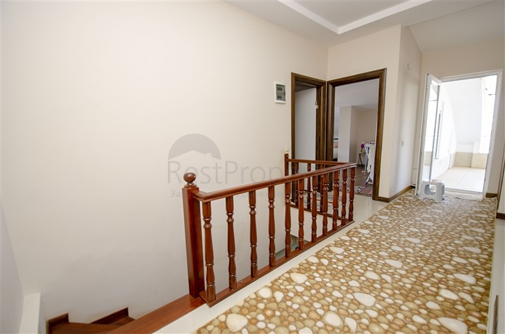 Пентхаус 5+1 с мебелью в 150 метрах от моря в Анталии