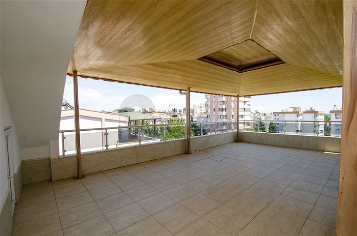 Пентхаус 5+1 с мебелью в 150 метрах от моря в Анталии