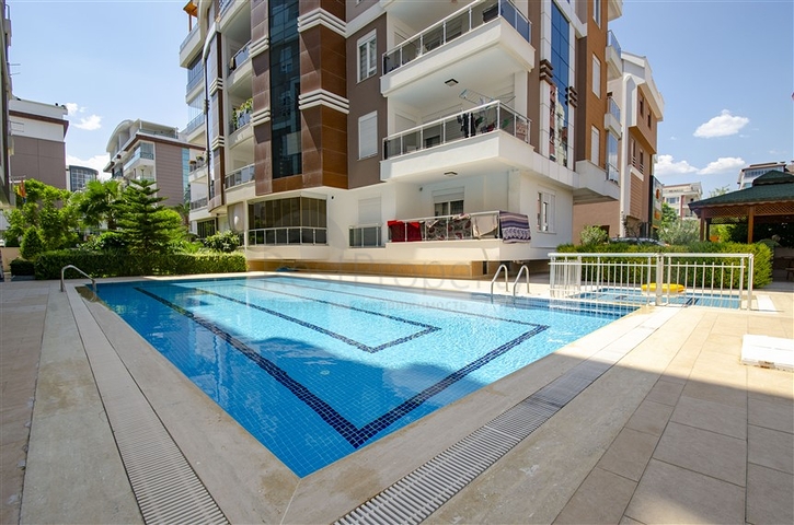 Пентхаус 5+1 с мебелью в 150 метрах от моря в Анталии