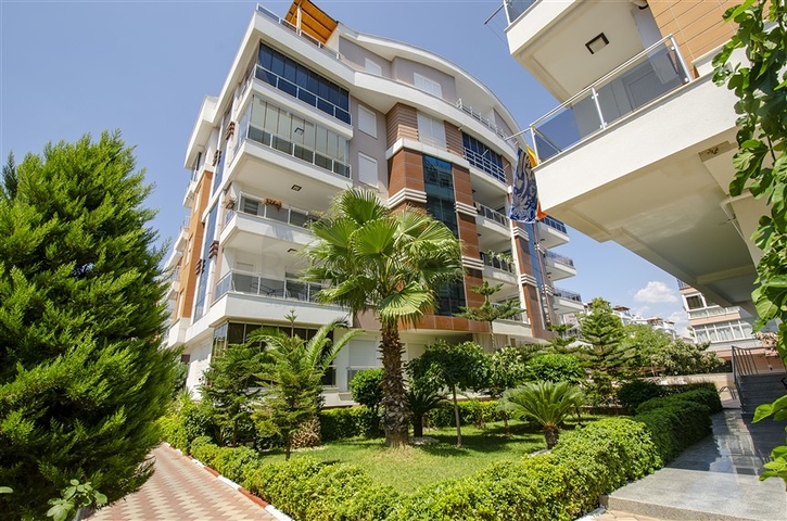 Пентхаус 5+1 с мебелью в 150 метрах от моря в Анталии