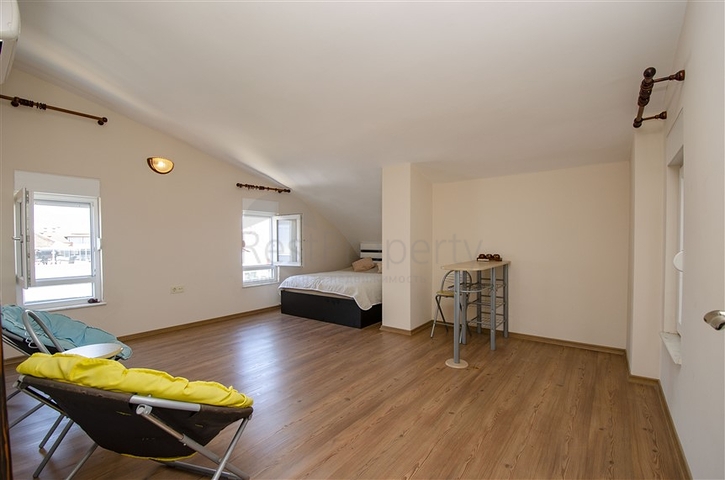 Пентхаус 5+1 с мебелью в 150 метрах от моря в Анталии