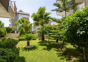 Пентхаус 5+1 с мебелью в 150 метрах от моря в Анталии