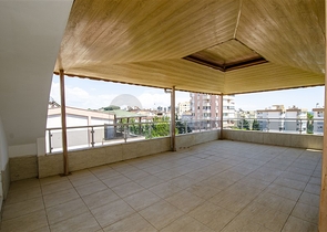 Пентхаус 5+1 с мебелью в 150 метрах от моря в Анталии