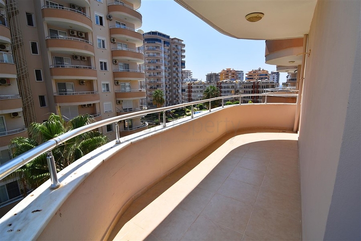 Просторные трехкомнатные апартаменты в Махмутлар