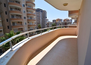 Просторные трехкомнатные апартаменты в Махмутлар