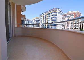 Просторные трехкомнатные апартаменты в Махмутлар