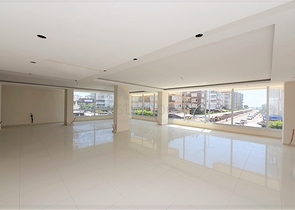 Магазины в туристическом районе Оба