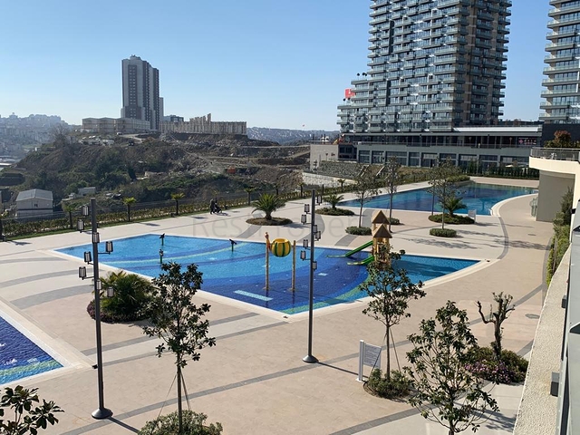 Трёхкомнатная квартира по низкой цене в комплексе с видом на город